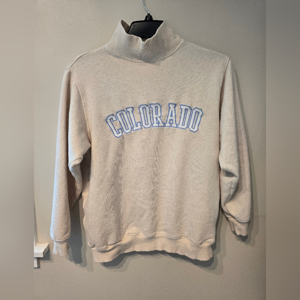 Colorado sweater with pockets.